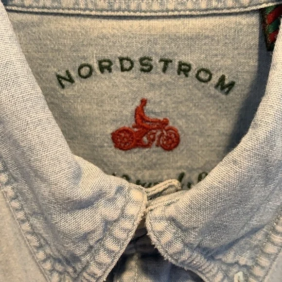 Nordstrom Mens Denim Button Down. Xtra buttons. Size 15R. 100% Cotton.‌‌ - Picture 2 of 11